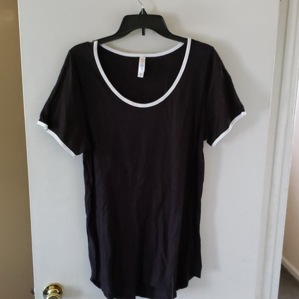 Comfy black classic t